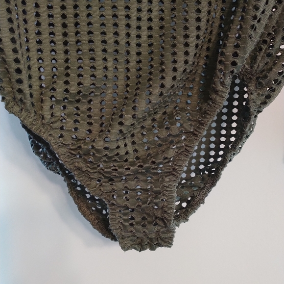 Urban Outfitters boohoo Bodysuit Size Medium Green Mock Turtleneck Shirt Top - Picture 5 of 12